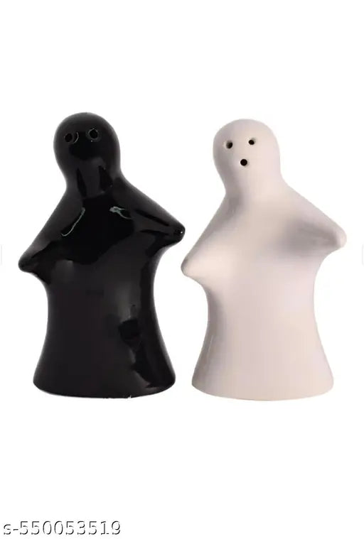Hugging couple salt pepper shaker black white