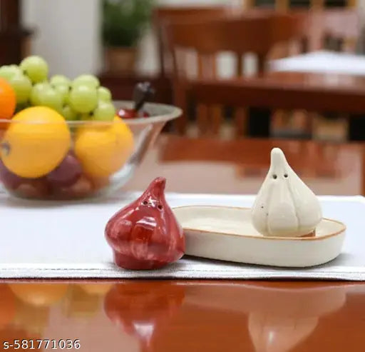 Onion garlic shaker set table decor