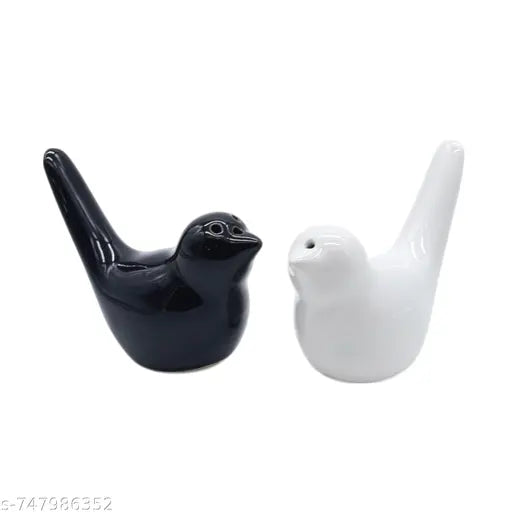 Bird spice shaker detail view